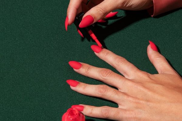What is the difference between gel polish and Shellac?